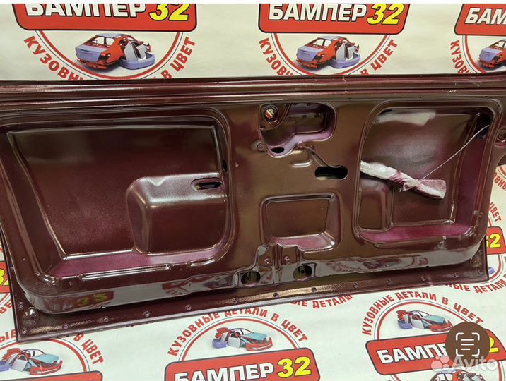 Пластиковая крышка багажника Нива в цвет