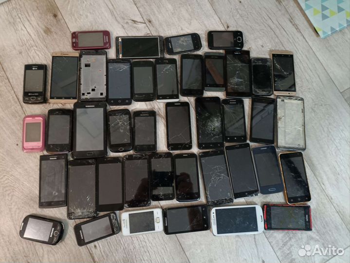 Телефоны на запчасти 60шт