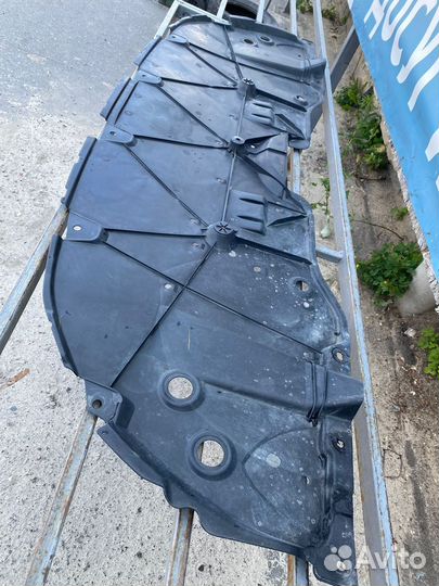 Пыльник двигателя toyota camry 70