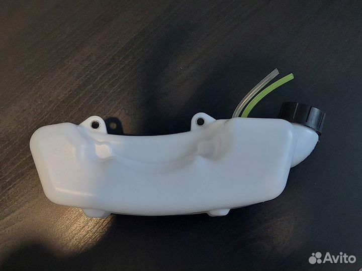 Топливный бак для бензотриммера