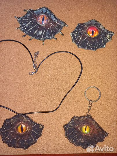 Украшения:брошь, подвеска. Магнит