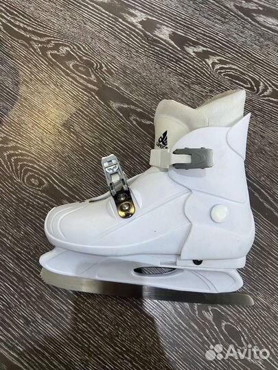 Коньки хоккейные