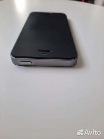 iPhone SE, 32 ГБ