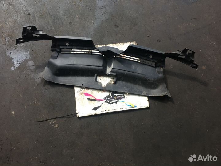 Ситроен С4 Облицовка замка капота