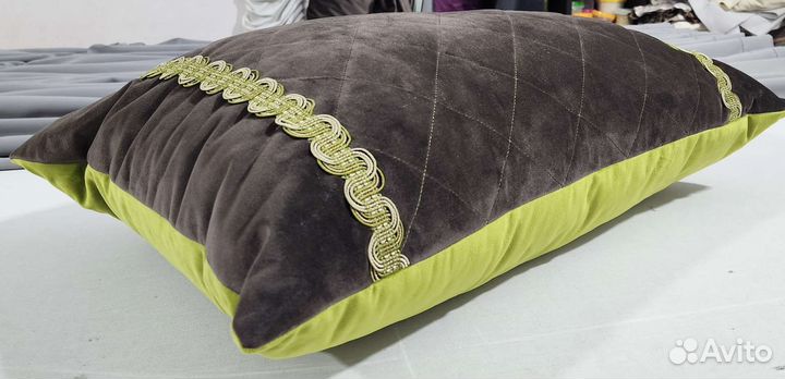 Декоративные подушки на диван