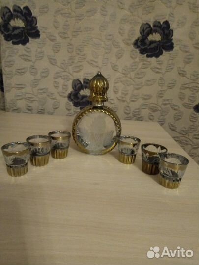 Графин с 6 стопками, рюмками