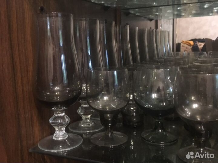 Стаканы, фужеры, рюмки из стекла и хрусталь