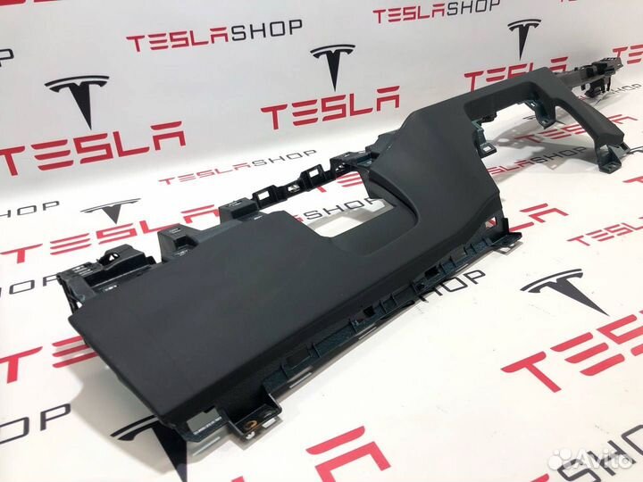 Декоративная накладка торпедо нижняя Tesla Model X