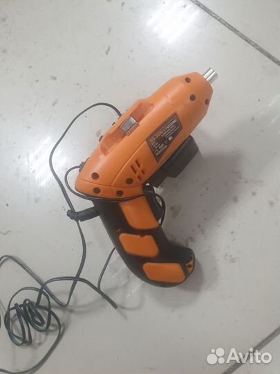 Инструмент - шуруповёрт Defort