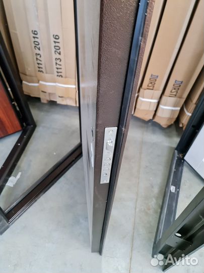 Дверь входная металлическая новая