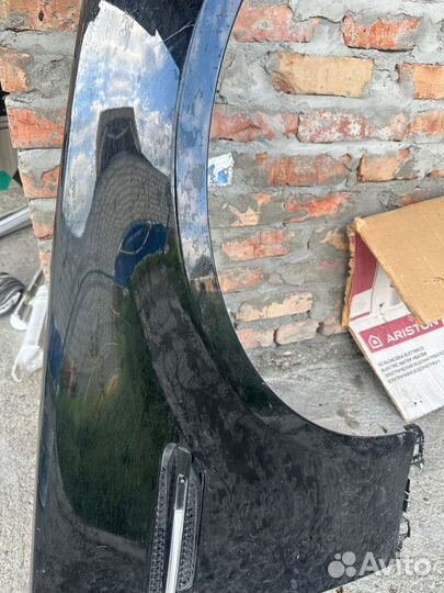 Крыло переднее левое