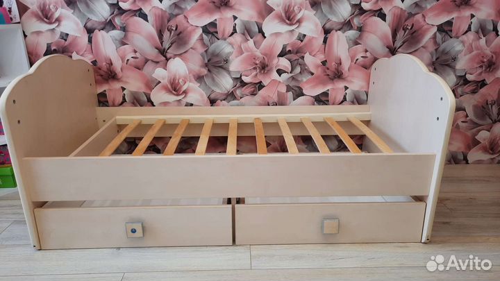 Детская кровать с маятником до 5 ти лет