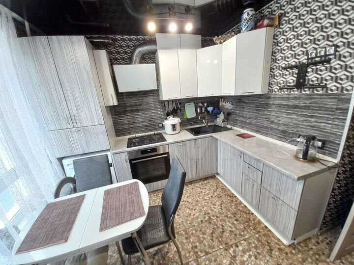 2-к. квартира, 47 м², 1/3 эт.