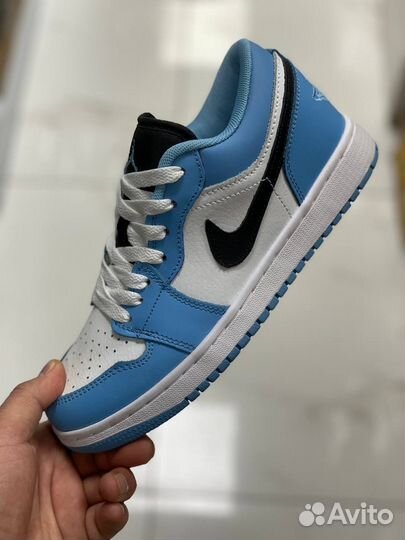 Кроссовки оптом