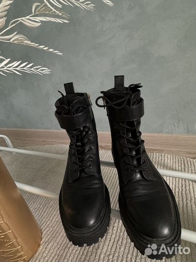 Женские ботинки