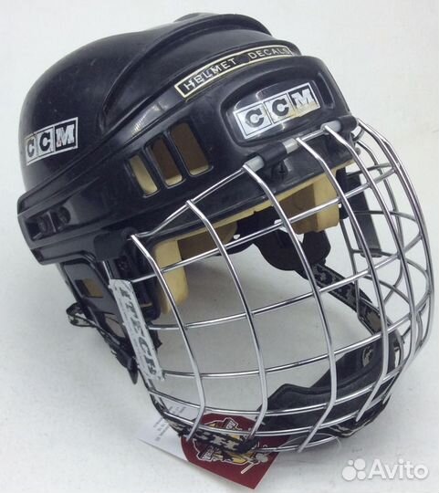 Хоккейный шлем