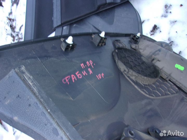 Обшивка двери Skoda Fabia 2. 2010г