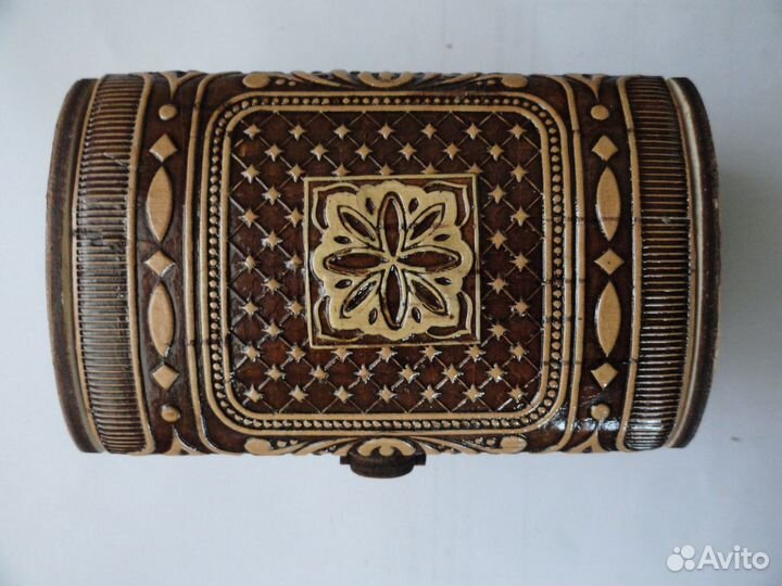 Шкатулка сундучок из березы с узором