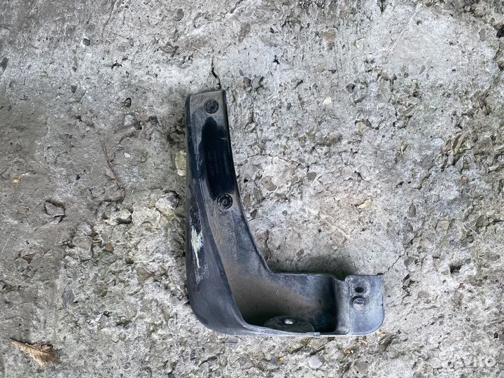 Брызговик передний левый Kia Sorento 3 Prime UM