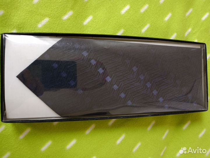 Галстук новый Hugo Boss