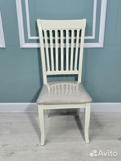 Стол со стульями