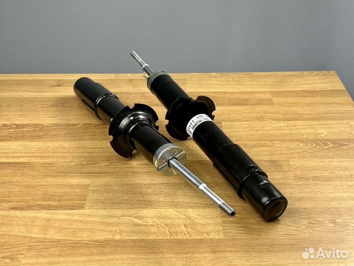 Амортизаторы передние Showa L+R для Honda Elysion