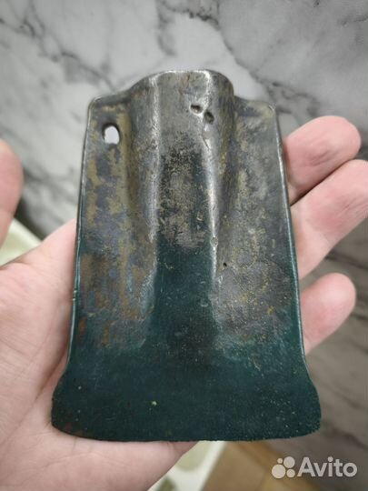 Бронзовый топор скифы. 12.3*9 см. Патина