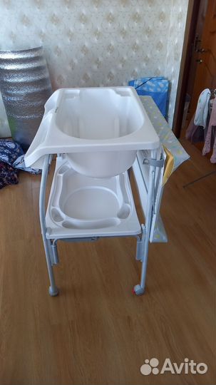 Пеленальный столик с ванночкой