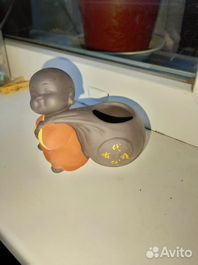 Керамическая статуэтка