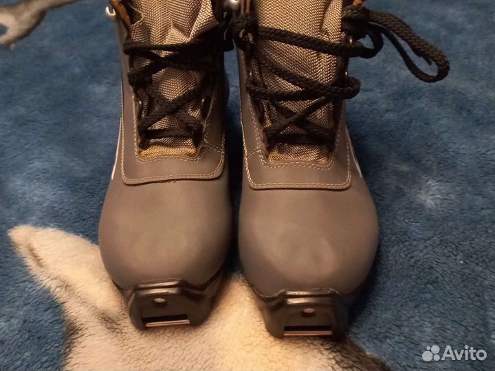 Лыжные ботинки isg. Перчатки на девочку 