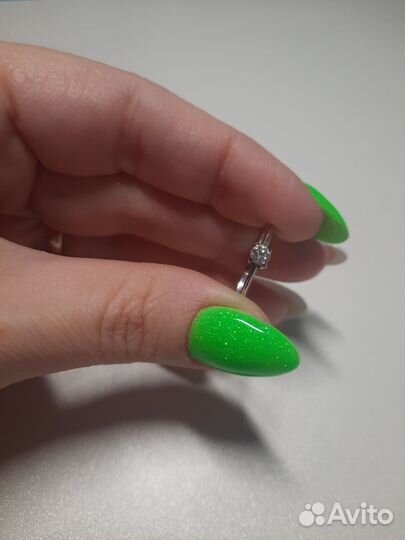 Кольцо с бриллиантом