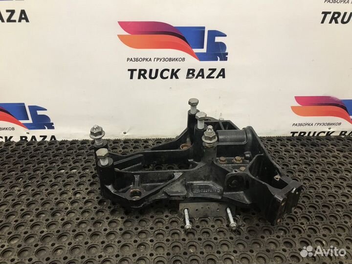 Кронштейн переднего бампера левый Volvo FH