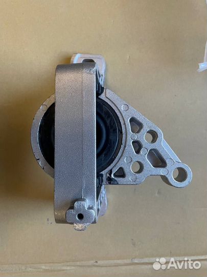 Опора двигателя правая Mazda 3 BK 05-08
