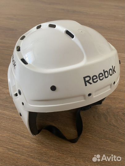 Хоккейный шлем