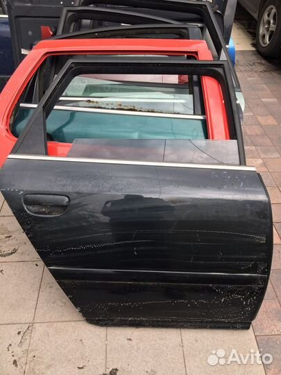 Задняя правая дверь Audi A6 (черная)