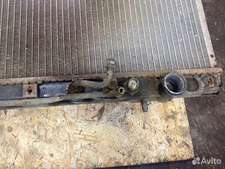 Радиатор охлаждения Mitsubishi Space Wagon