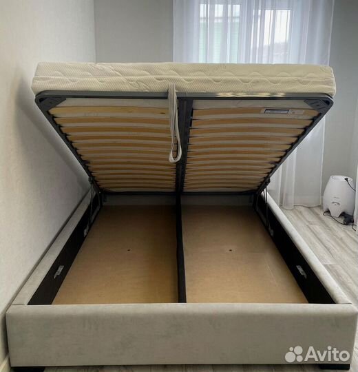 Кровать двуспальная