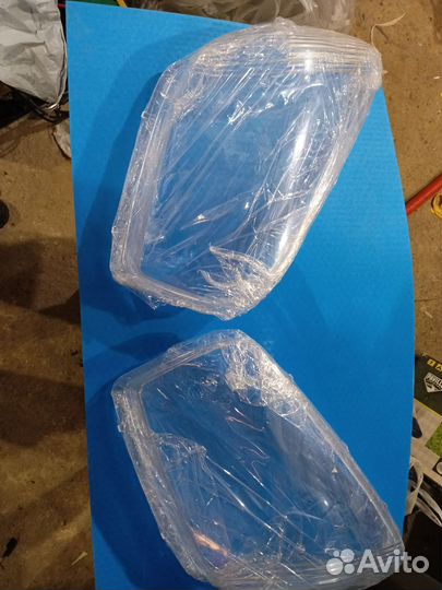 Пластиковое стекло на фары rav4