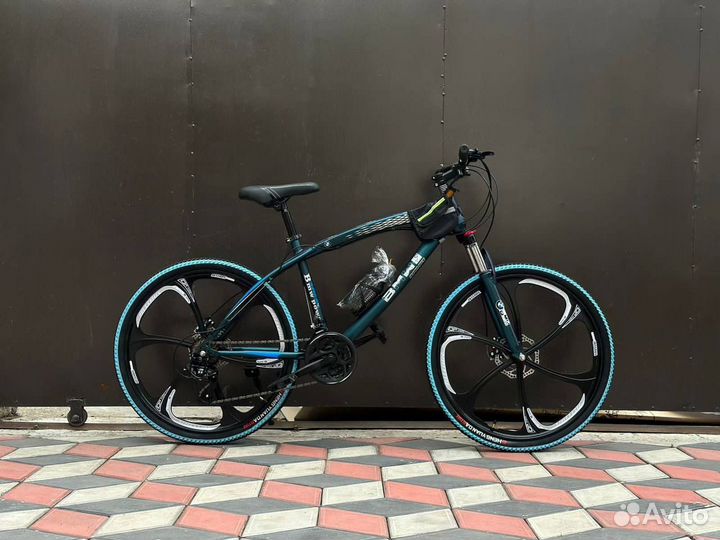 Велосипед BMW новый на литых дисках