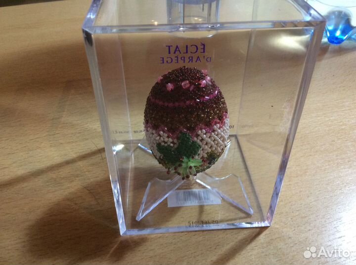 Пасхально яйцо из бисера и подставка под него