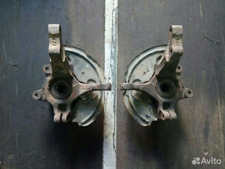 Кулак поворотный передний Лада Ларгус