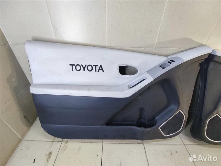 Обшивки дверей комплект Toyota Yaris P90 2010