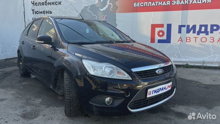 Решетка в бампер центральная Ford Focus 2 1520644