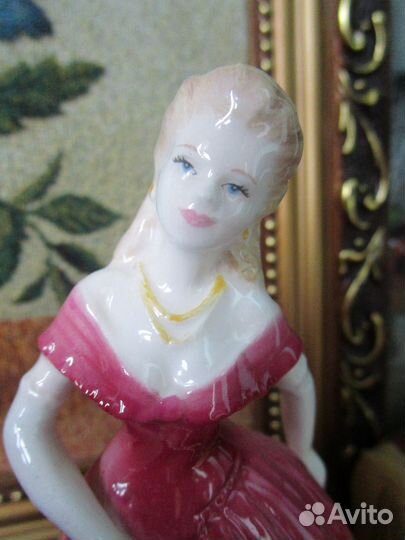 Статуэтка Debutante Amy Martin Evans Coalport