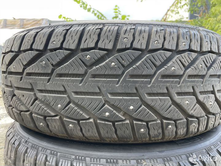 Tigar Ice 215/55 R17 98T