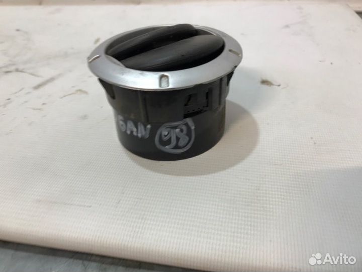 Дефлектор воздушный Renault Logan K7MF710 2011