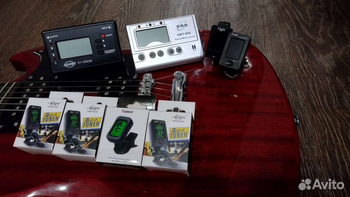 Аксессуары для гитар (тюнеры, ремни, каподастры)