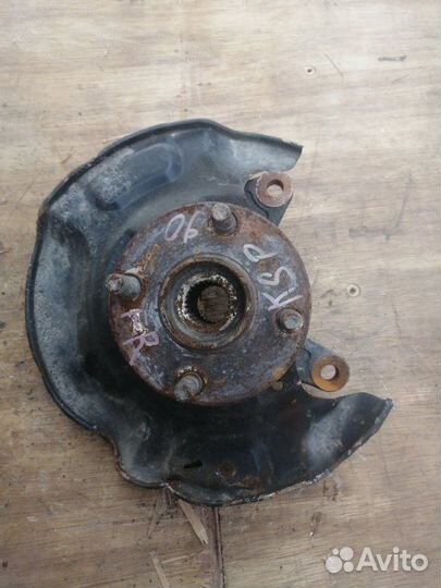 Ступица передняя правая Toyota Vitz KSP90 1KR