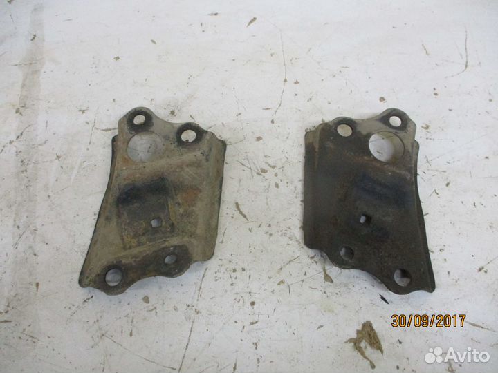 Кронштейны подрамника R L Тойота Королла 150