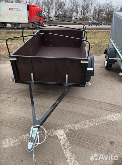 Прицеп легковой с тентом и колёсами
